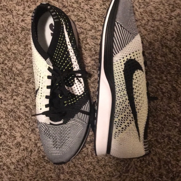 Nike Flyknit Racers - Picture 3 of 3